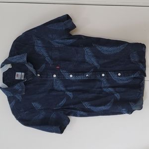Men size small Levis casual summer button up shirt